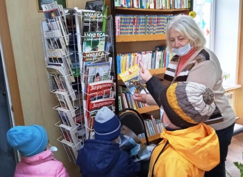 Экскурсия в библиотеку «И девчонки, и мальчишки – все читают чудо-книжки»_1